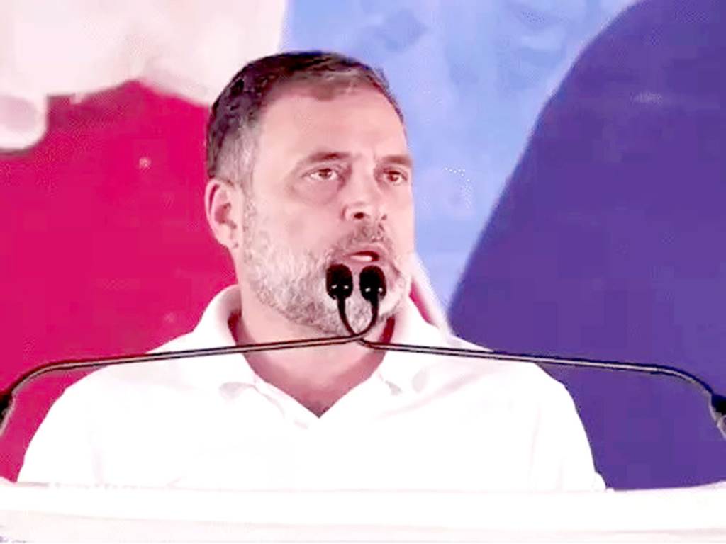 Rahul Gandhis warning to Punjab Congress said  Be a team player otherwise I will fix it no one is bigger than the party